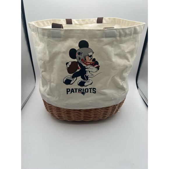New England Patriots Mickey Mouse‎ Picnic Basket - Picture 1 of 9